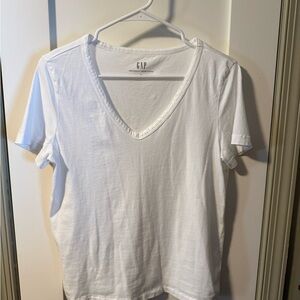 GAP Women's White V-Neck Short Sleeve Tee